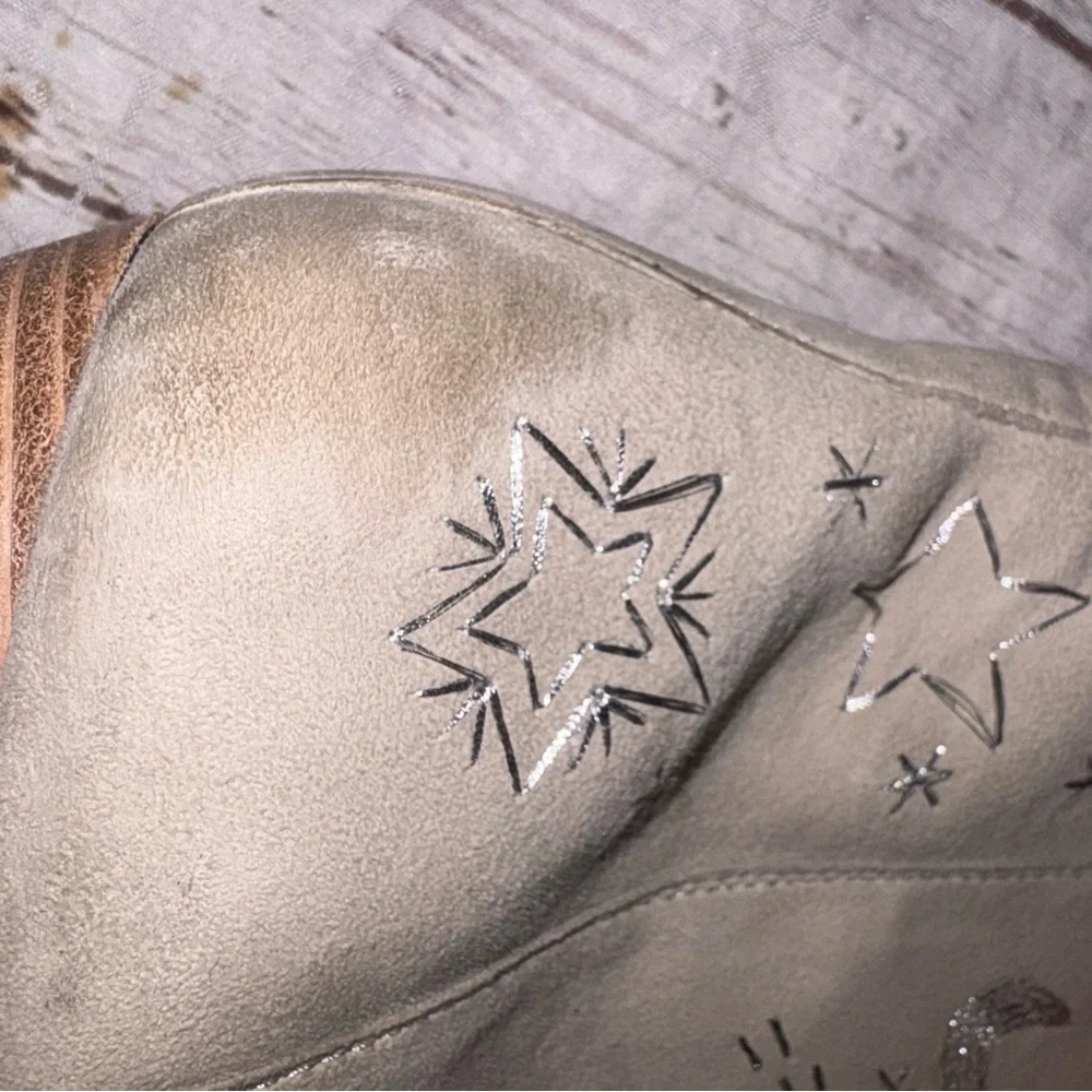 Free People silver star khaki colored bower booties 39(8.5)